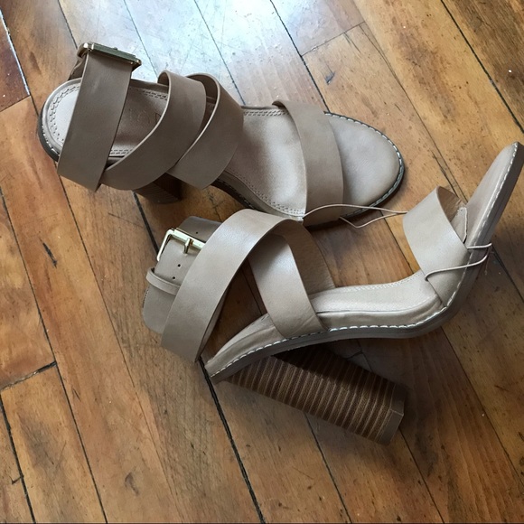 🆕F21 Nude Strap Heel - Picture 4 of 4